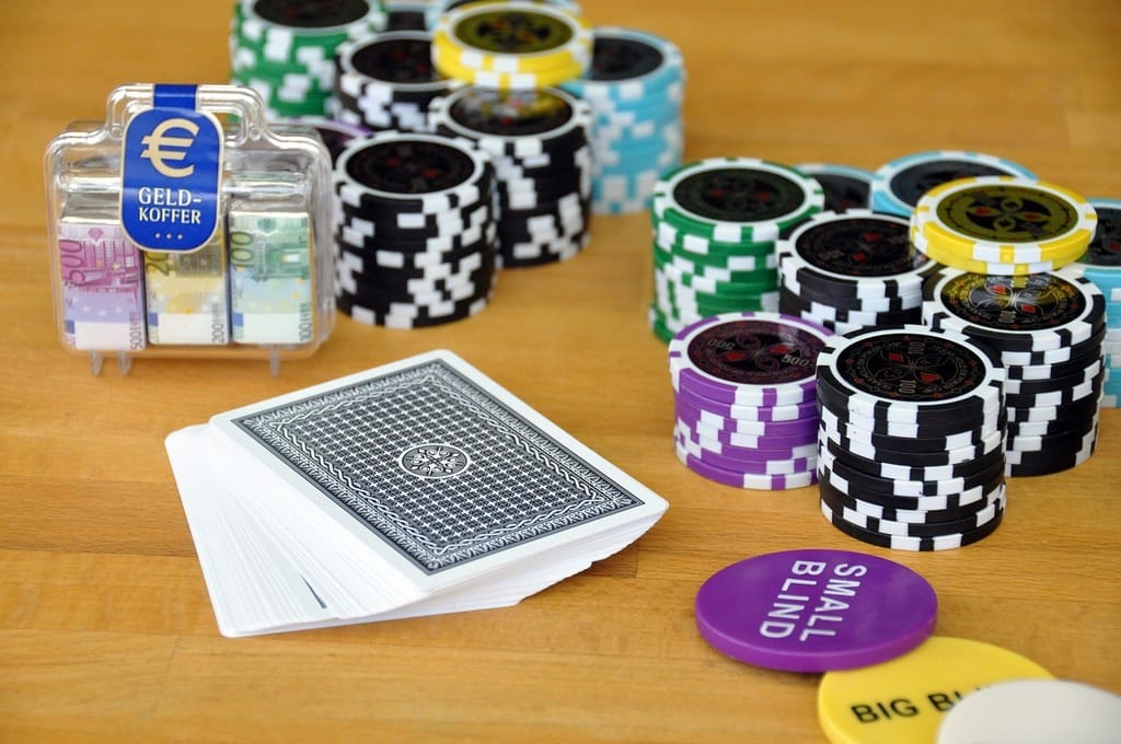 Photo d'une table de poker professionnelle 8 joueurs
