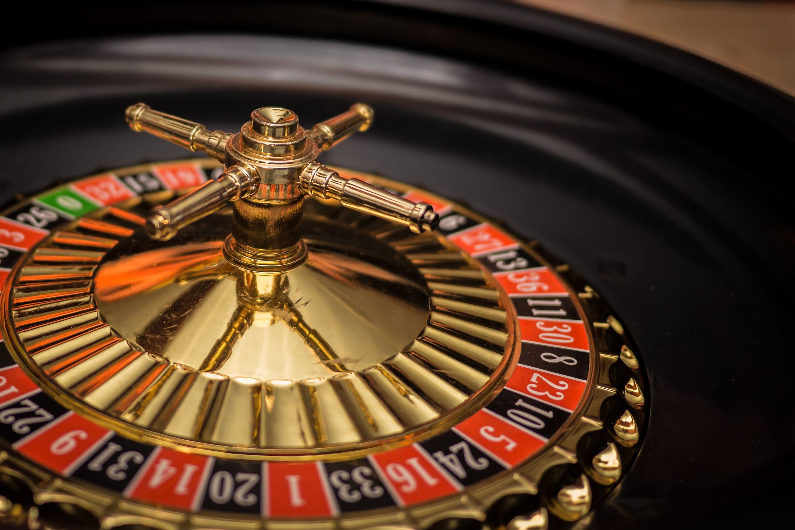 Photo d'une roulette de casino en bois